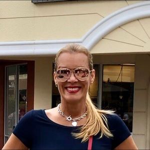 Meet your Posher, Simone